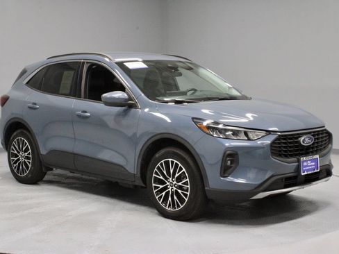Certified 2023 Ford Escape SE FWD image 1