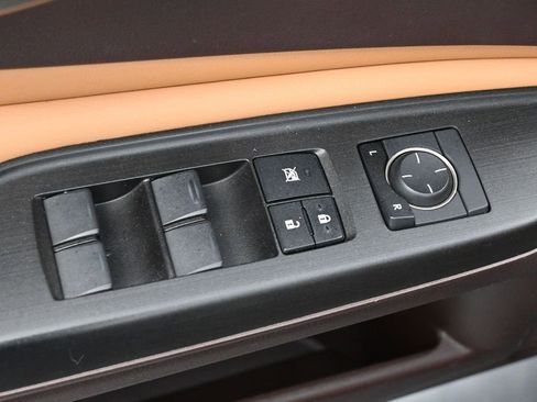 Used 2019 Lexus ES 350 w/ Premium Package image 3