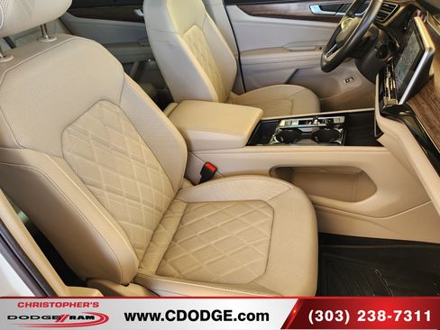 Used 2025 Volkswagen Atlas SEL Premium R-Line AWD/4WD image 24