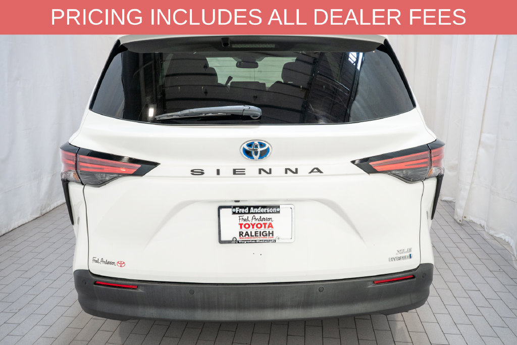 Used 2021 Toyota Sienna XLE FWD image 4