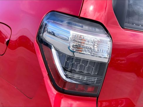 Used 2024 Toyota 4Runner TRD Off-Road AWD/4WD image 32