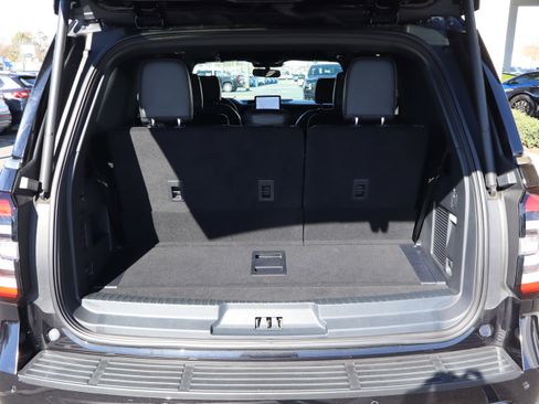 Used 2024 Ford Expedition Platinum image 37