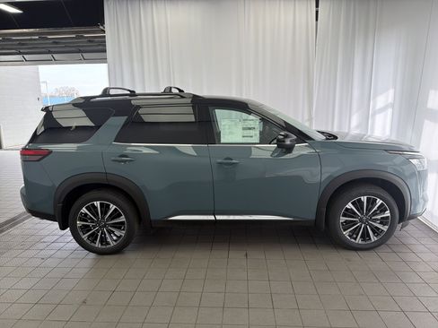 New 2026 Nissan Pathfinder Platinum FWD image 4