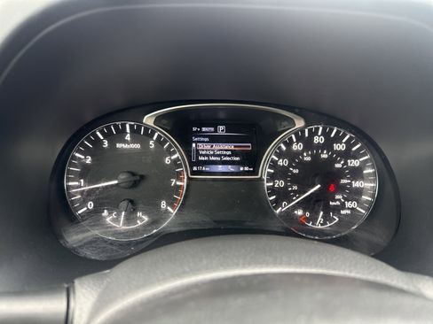 Used 2020 Nissan Pathfinder SV image 20