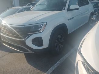 Used 2024 Volkswagen Atlas Cross Sport SE video 1