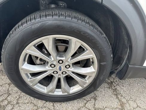 Used 2022 Ford Explorer Limited w/ Equipment Group 301A RWD image 14
