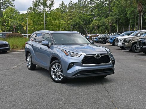 Used 2021 Toyota Highlander Limited FWD image 6