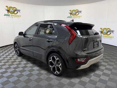 Used 2024 Kia Niro SX Touring image 7