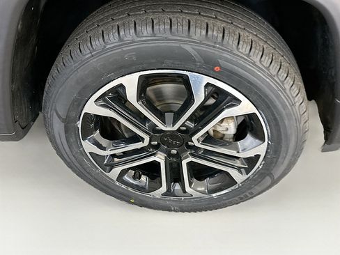 Used 2022 Jeep Compass Limited image 11