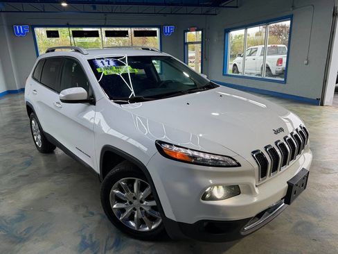Used 2017 Jeep Cherokee Limited FWD image 11