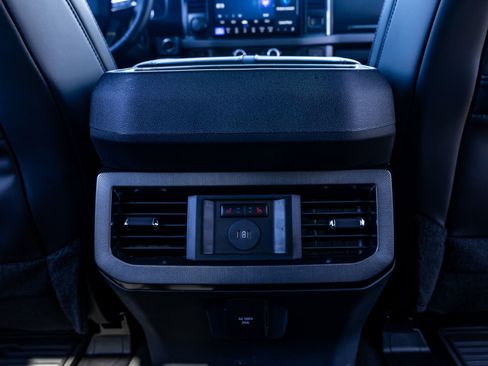 Used 2026 Ford F450 Platinum w/ FX4 Off-Road Package image 33