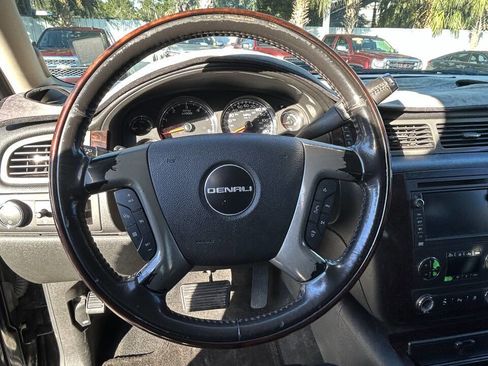 Used 2009 GMC Yukon Denali image 10