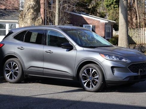 Certified 2022 Ford Escape SE w/ SE Sport Appearance Package image 3