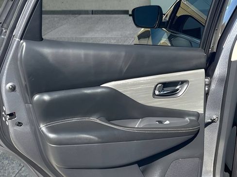 Used 2017 Nissan Murano Platinum w/ Platinum Technology Package FWD image 13