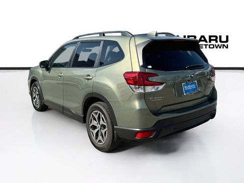 Used 2021 Subaru Forester Premium AWD/4WD image 5