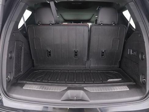 Used 2023 GMC Yukon Denali Ultimate w/ LPO, Floor Liner Package AWD/4WD image 33