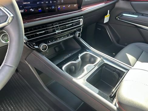 New 2026 Chevrolet Traverse Z71 w/ Enhanced Driving Package AWD/4WD image 11