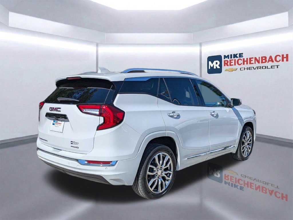 Used 2024 GMC Terrain Denali AWD/4WD image 4