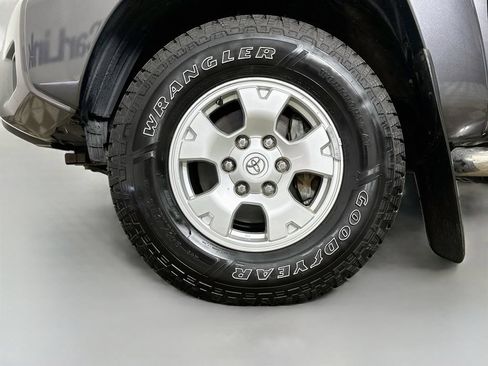 Used 2014 Toyota Tacoma PreRunner w/ SR5 Package RWD image 33
