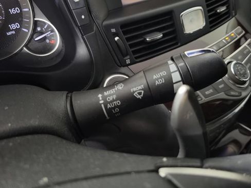 Used 2011 INFINITI M56 w/ Sport Pkg RWD image 28