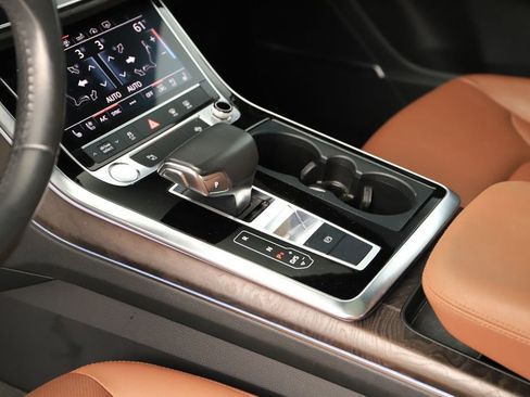 Used 2019 Audi Q8 Premium Plus w/ Premium Plus AWD/4WD image 17