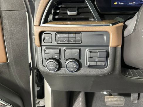 Used 2025 Chevrolet Tahoe High Country image 15