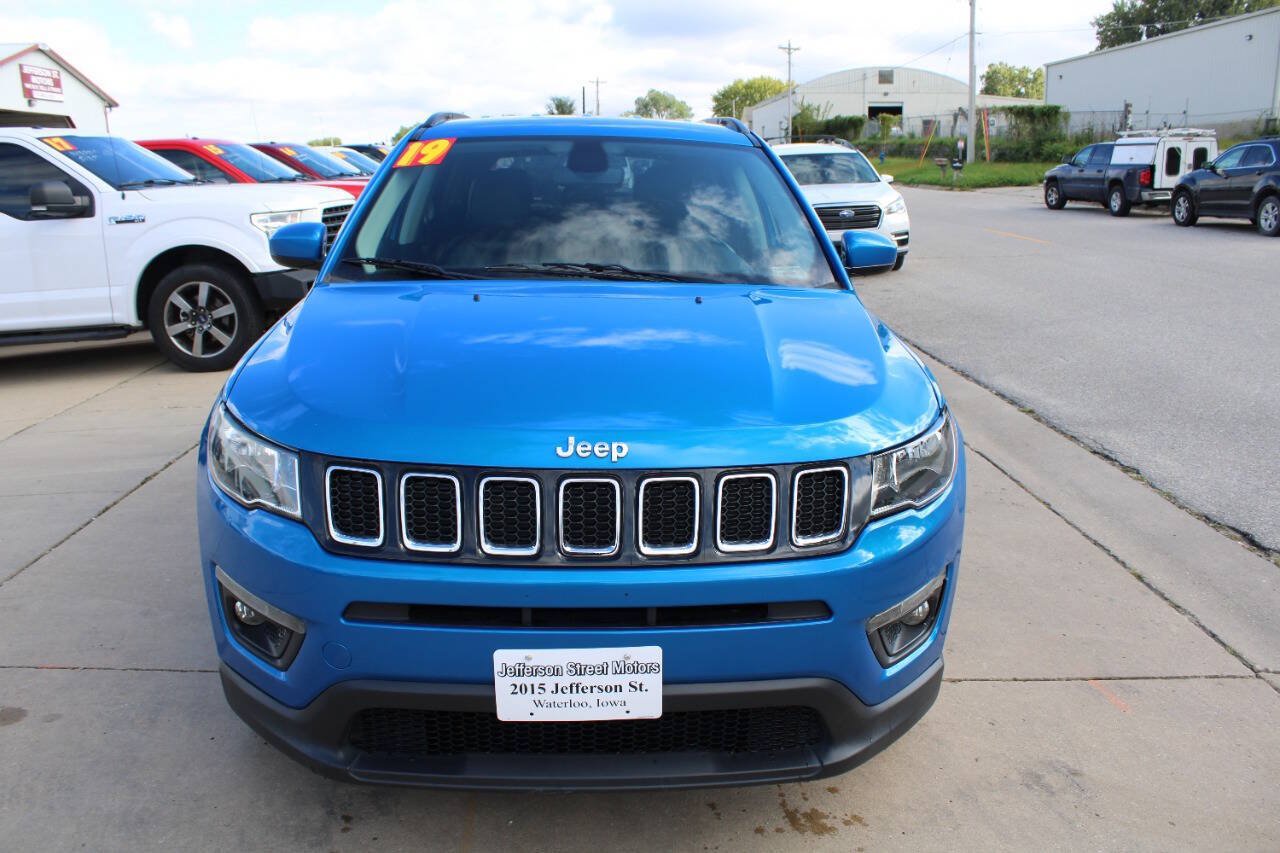 Used 2019 Jeep Compass Latitude AWD/4WD image 2