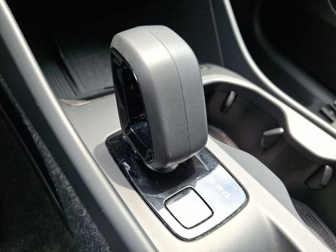 Certified 2025 Volvo XC40 B5 Core image 15