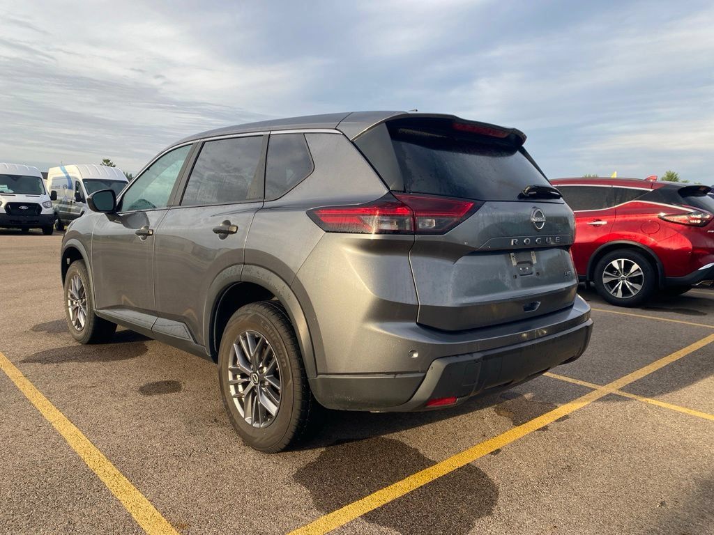 Used 2024 Nissan Rogue S AWD/4WD image 12
