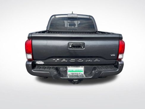 Used 2019 Toyota Tacoma TRD Off-Road AWD/4WD image 4