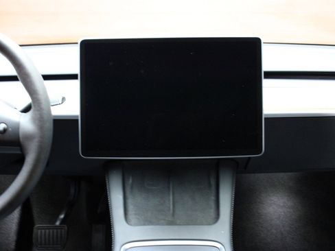 Used 2023 Tesla Model Y Long Range image 27