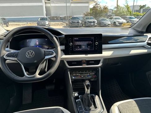 Certified 2025 Volkswagen Taos SE w/ Panoramic Sunroof Package AWD/4WD image 16