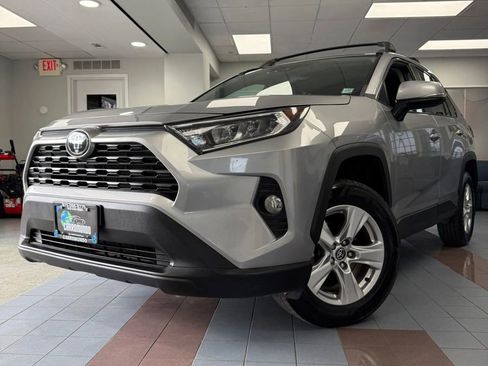 Used 2020 Toyota RAV4 XLE w/ Convenience Package image 3