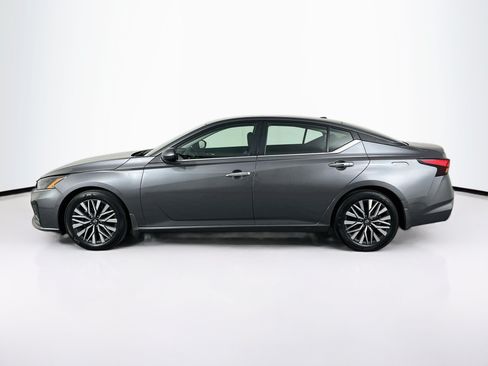 Used 2024 Nissan Altima 2.5 SV w/ SV Premium Package FWD image 4