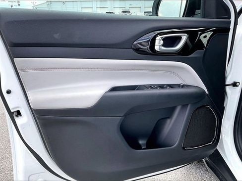 Used 2026 Jeep Compass Limited image 9