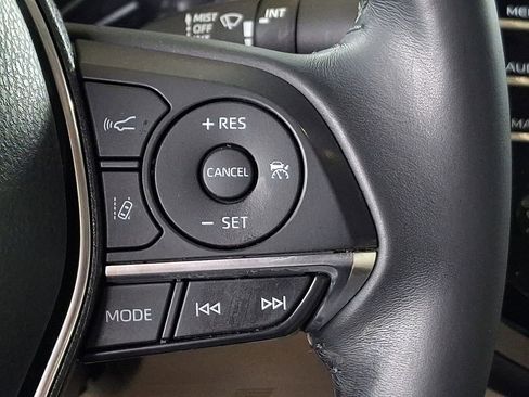 Used 2020 Toyota Camry XLE w/ Sunroof Package FWD image 23