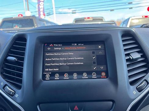 Used 2020 Jeep Cherokee Latitude w/ Cold Weather Group image 27