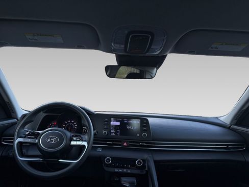 Used 2023 Hyundai Elantra SEL image 2