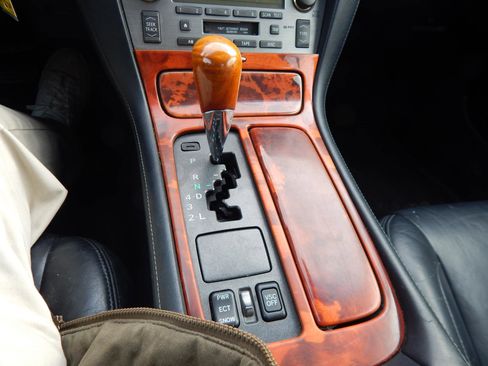 Used 2005 Lexus SC 430 Convertible w/ Preferred Accessory Pkg image 24