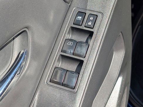 Used 2022 Nissan Frontier SV image 16