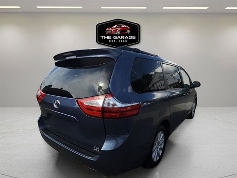 Used 2017 Toyota Sienna XLE Premium w/ Outdoor Package AWD/4WD image 6