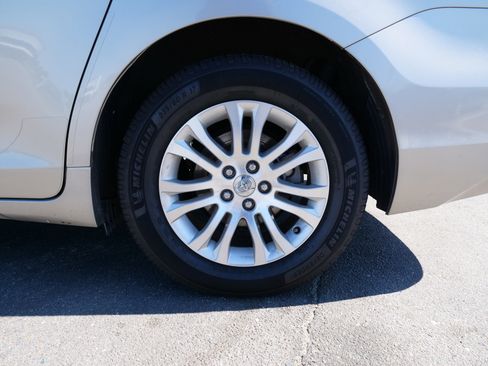 Used 2017 Toyota Sienna XLE image 12