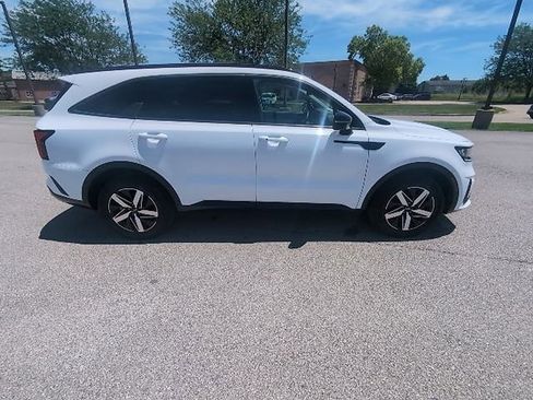Used 2023 Kia Sorento EX w/ Panoramic Sunroof Package FWD image 2
