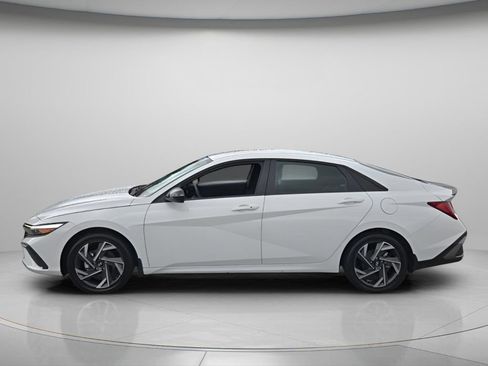Certified 2025 Hyundai Elantra SEL FWD image 3