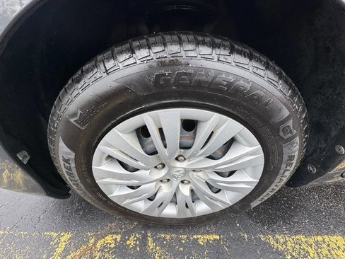 Used 2012 Toyota Camry L image 37