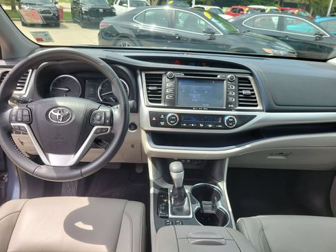 Used 2018 Toyota Highlander XLE FWD image 23