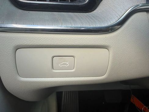 Used 2023 Volvo XC60 B5 Plus FWD image 16