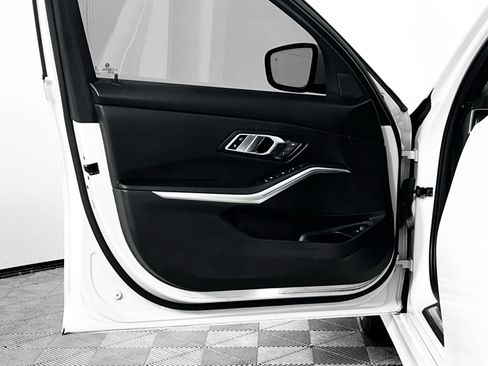 Used 2022 BMW 330i Sedan w/ Driving Assistance Package image 15