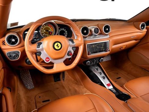 Used 2016 Ferrari California T RWD image 5