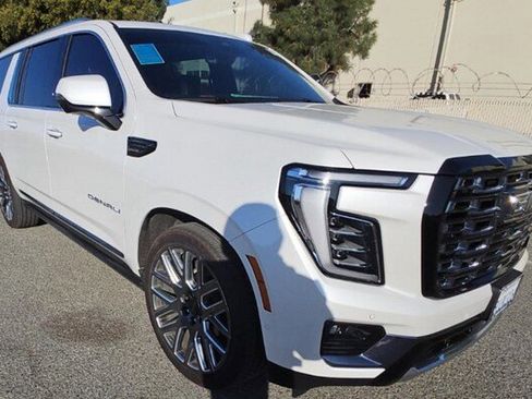 Used 2025 GMC Yukon XL Denali Ultimate AWD/4WD image 4